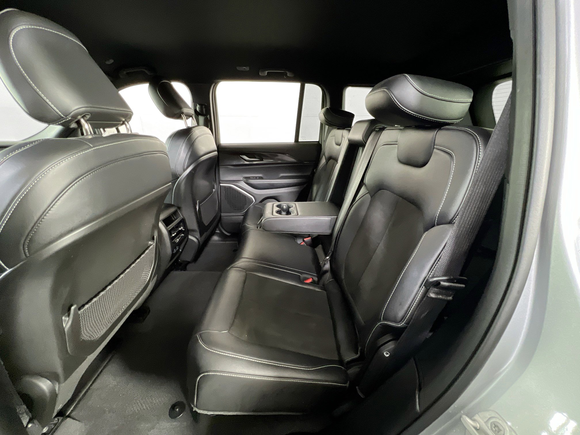 Used 2022 Jeep Grand Cherokee Altitude image 23