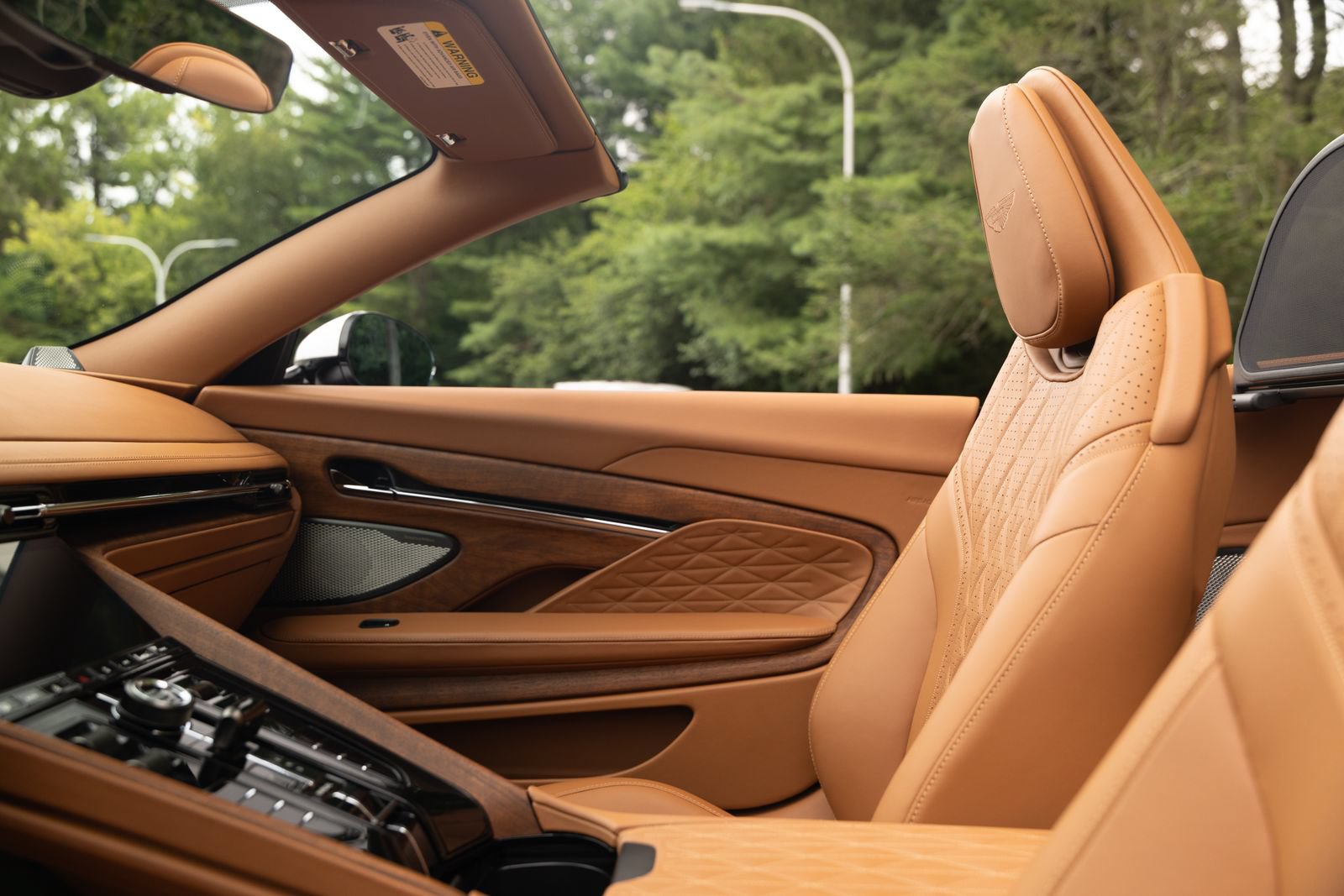 Used 2024 Aston Martin DB12 Convertible RWD image 14