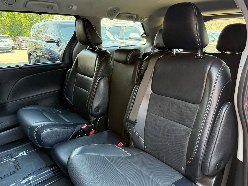 Used 2019 Toyota Sienna SE w/ SE Preferred Package FWD image 15