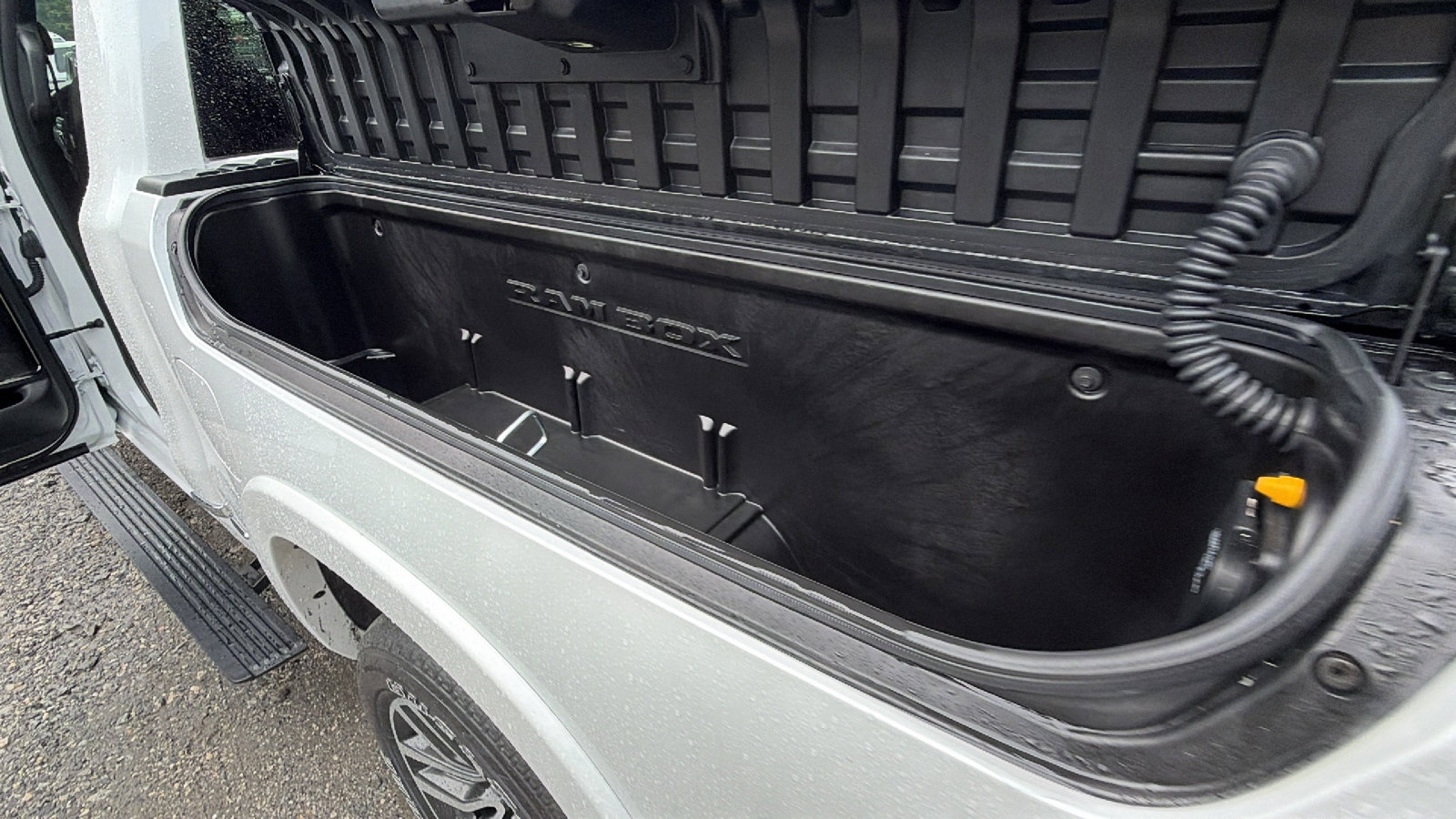 Used 2025 RAM 1500 Limited AWD/4WD image 14