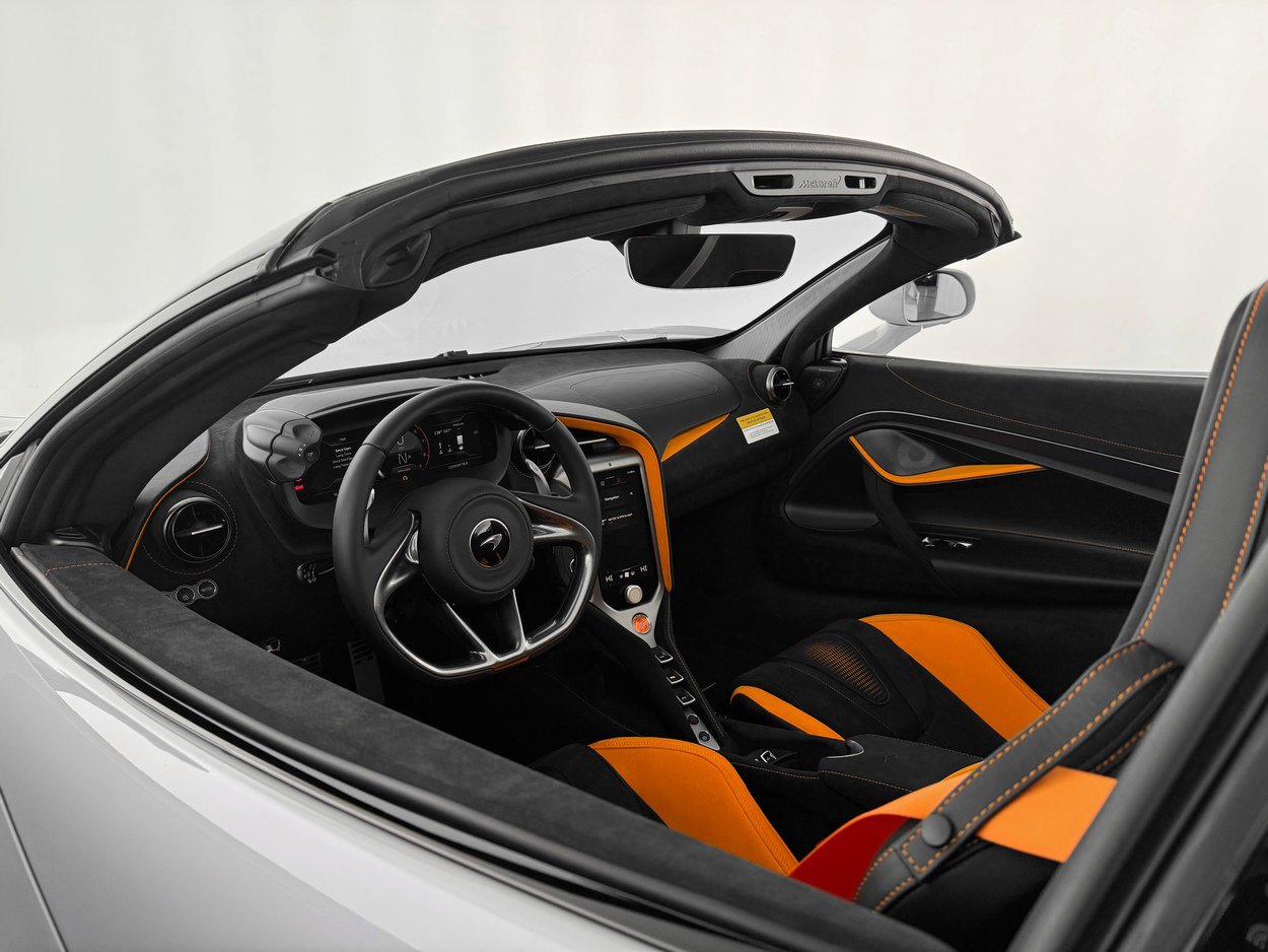 Used 2026 McLaren 750S Spider RWD image 29