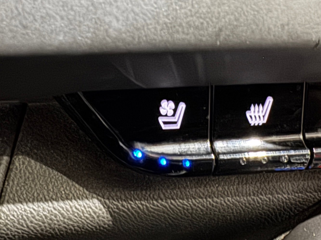 Used 2018 Chevrolet Camaro SS w/ LPO RS/SS Interior Package image 24