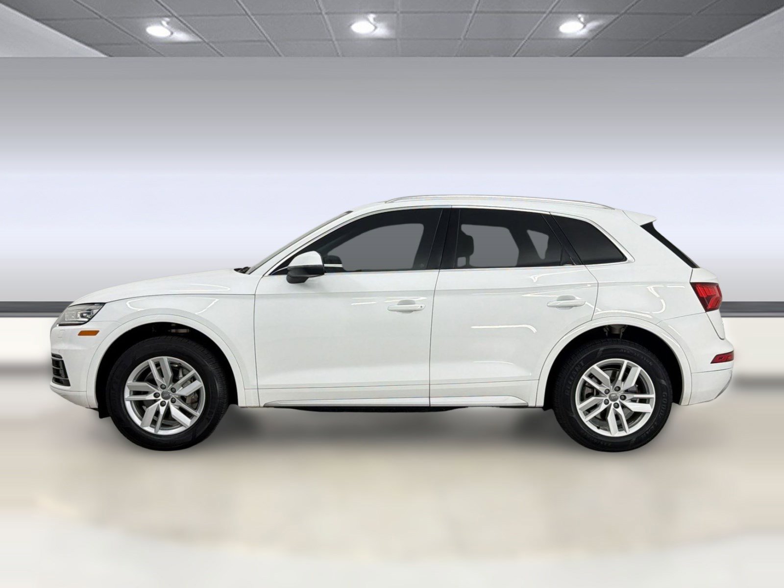 Used 2020 Audi Q5 Premium w/ Convenience Package image 2
