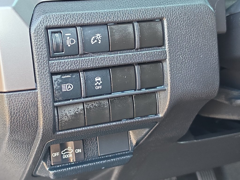 Certified 2025 Toyota Tacoma SR5 AWD/4WD image 24