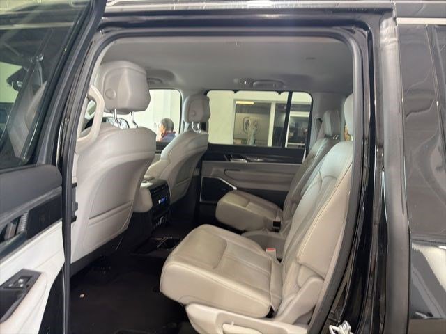 Used 2022 Jeep Wagoneer Series III w/ Convenience Group I AWD/4WD image 9
