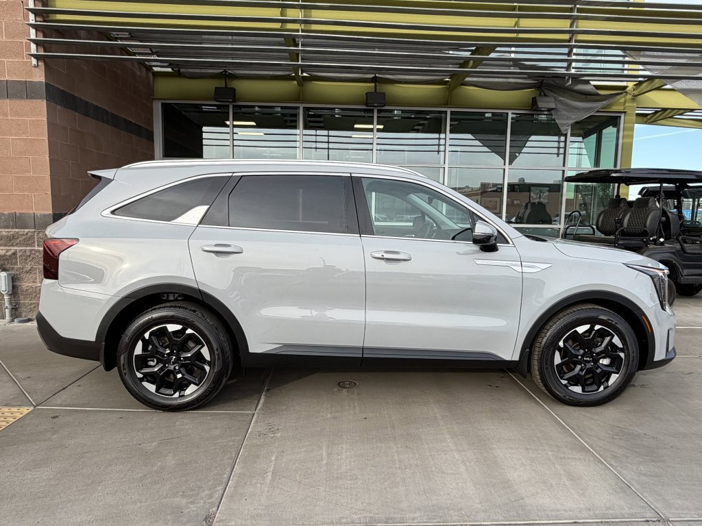 Used 2024 Kia Sorento S w/ Panoramic Sunroof Package image 9