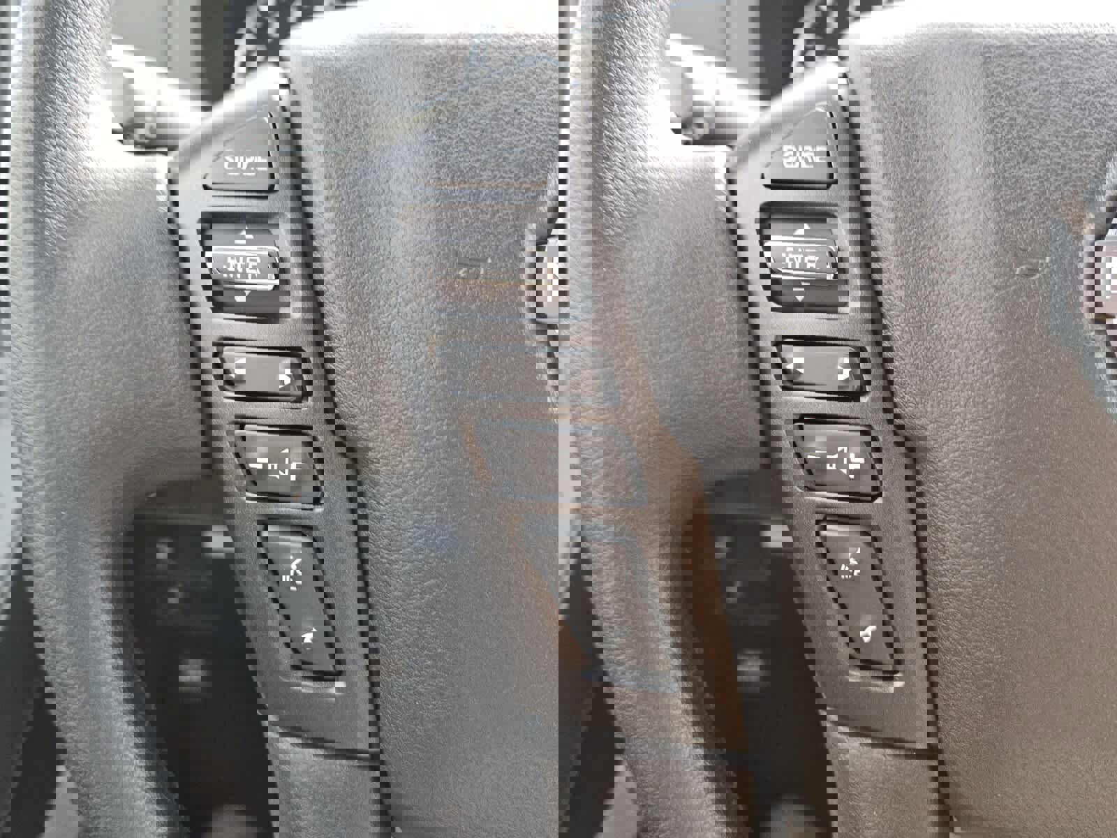 Used 2025 Nissan Frontier SV image 12