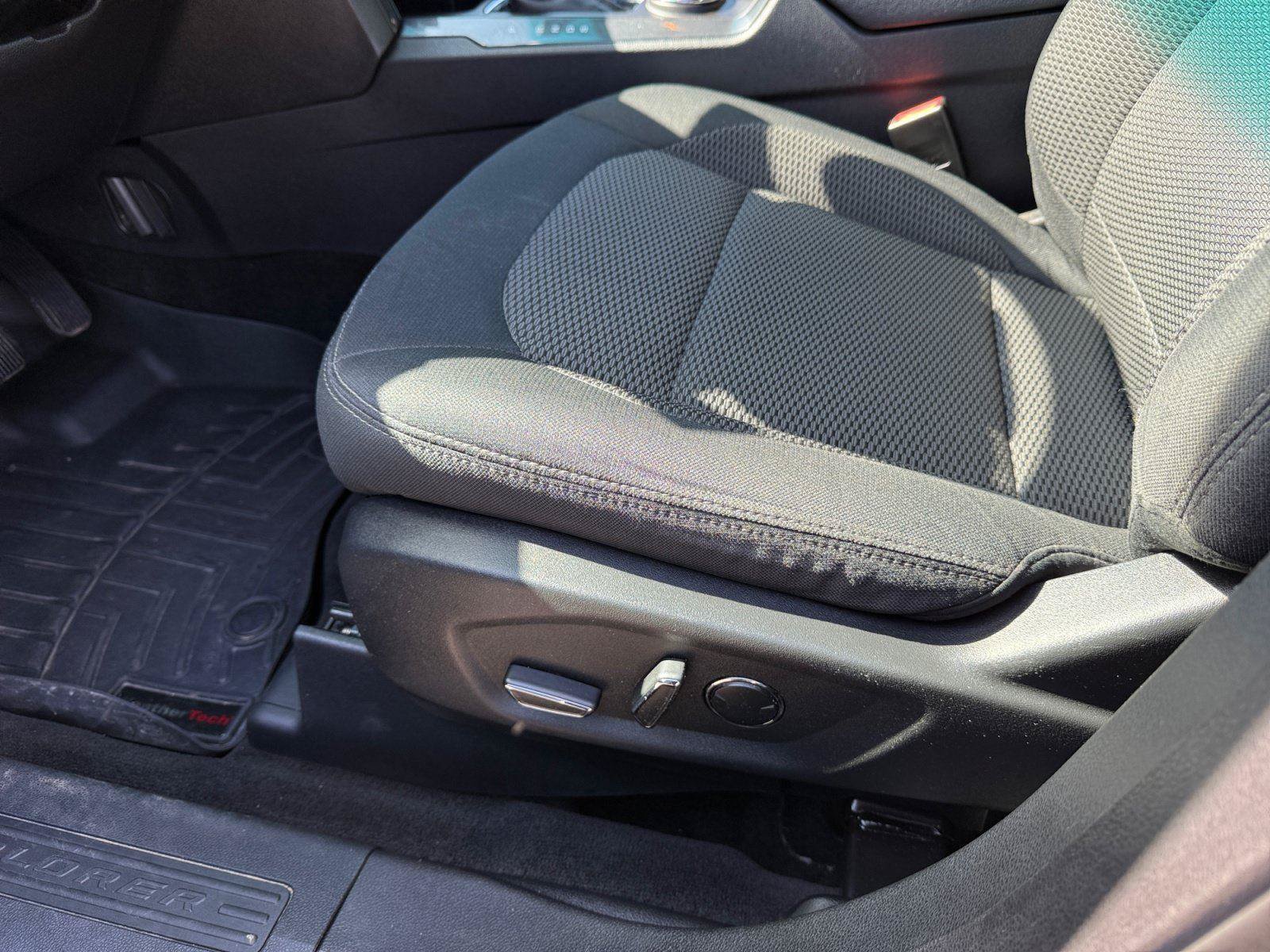 Used 2017 Ford Explorer XLT AWD/4WD image 16