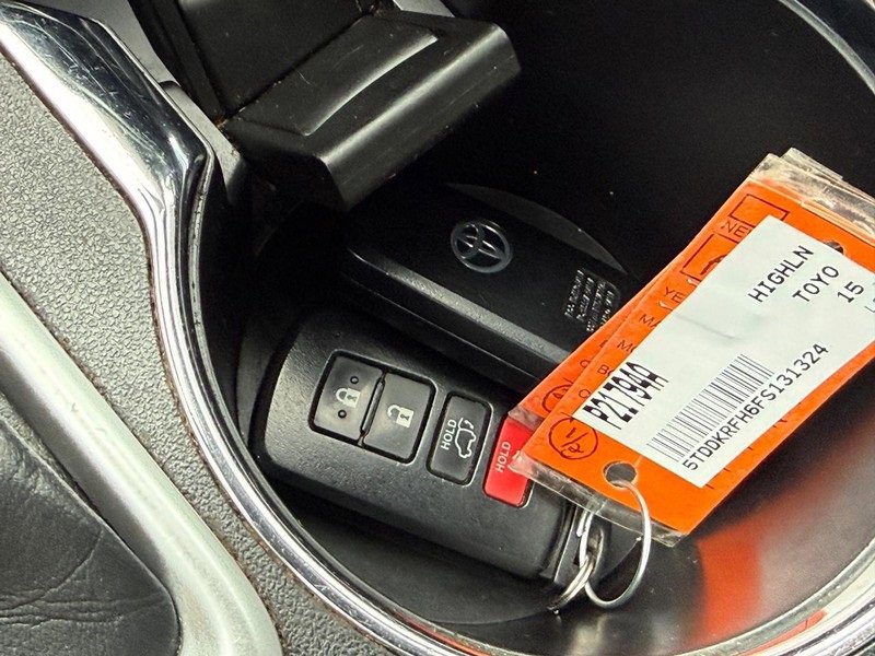 Used 2015 Toyota Highlander Limited Platinum image 33