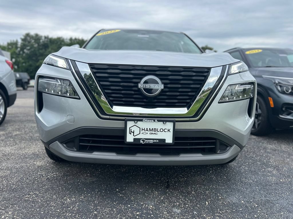 Used 2022 Nissan Rogue SV AWD/4WD image 2