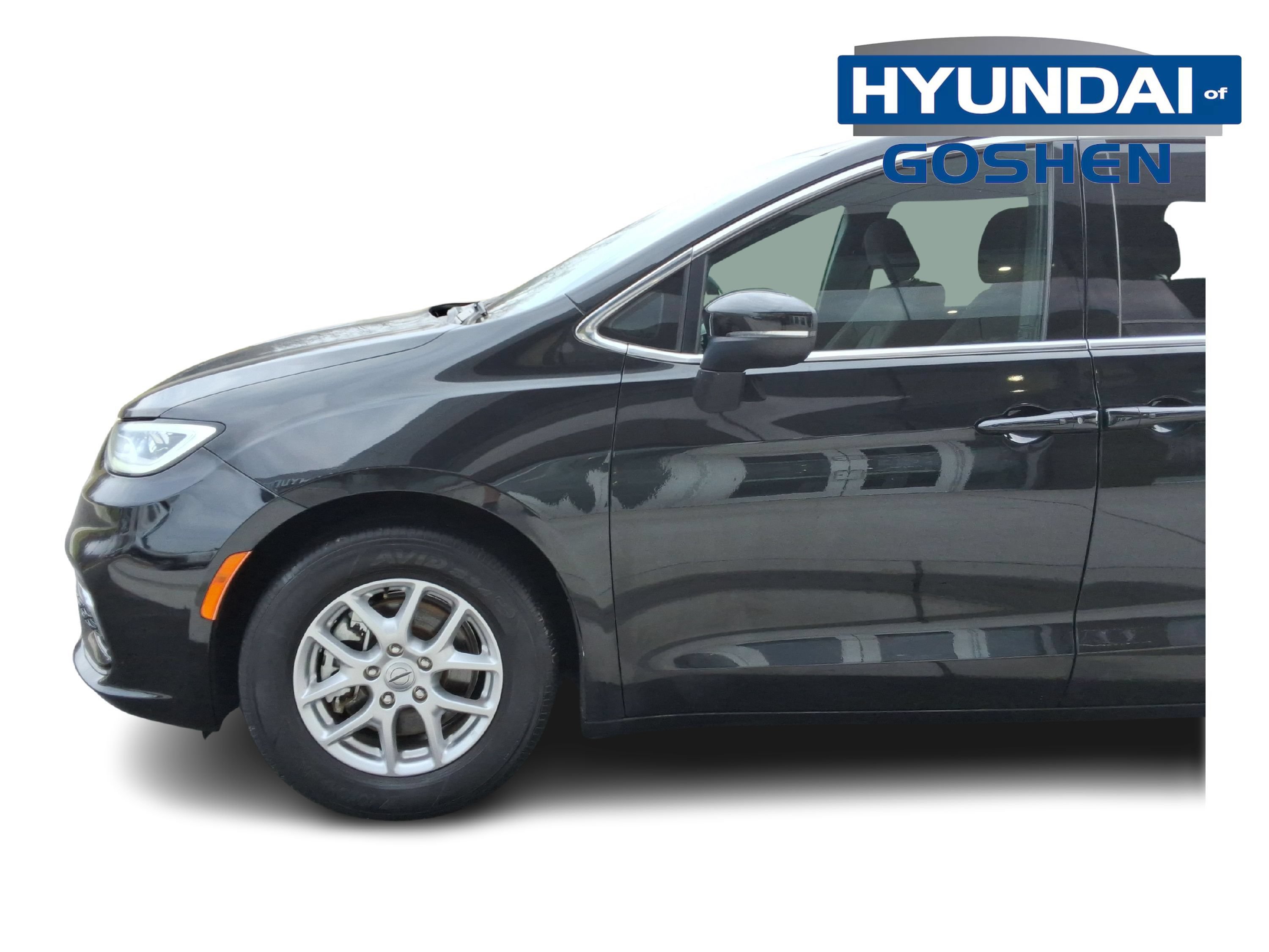 Used 2023 Chrysler Pacifica Touring FWD image 5