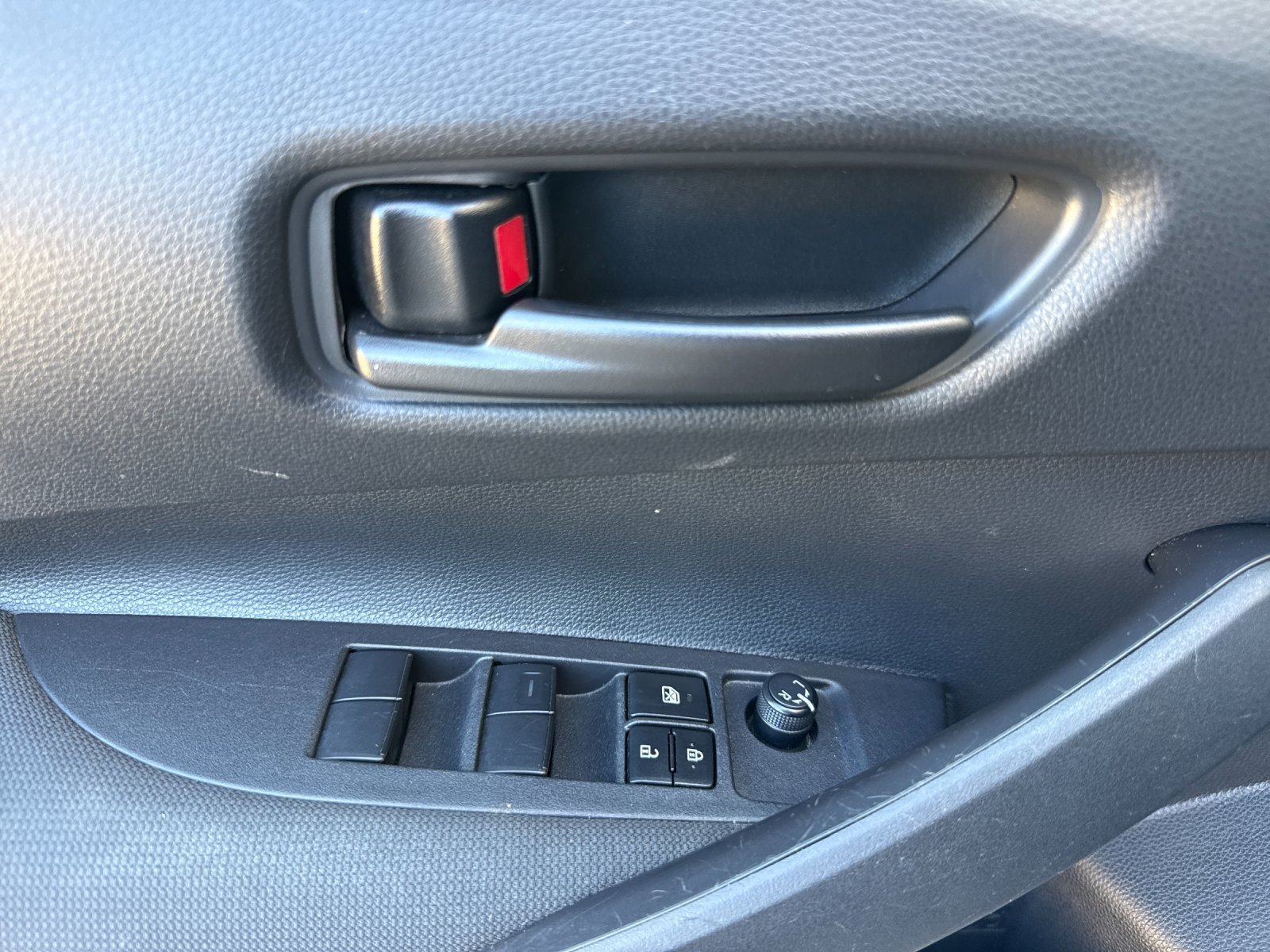 Used 2025 Toyota Corolla LE FWD image 10