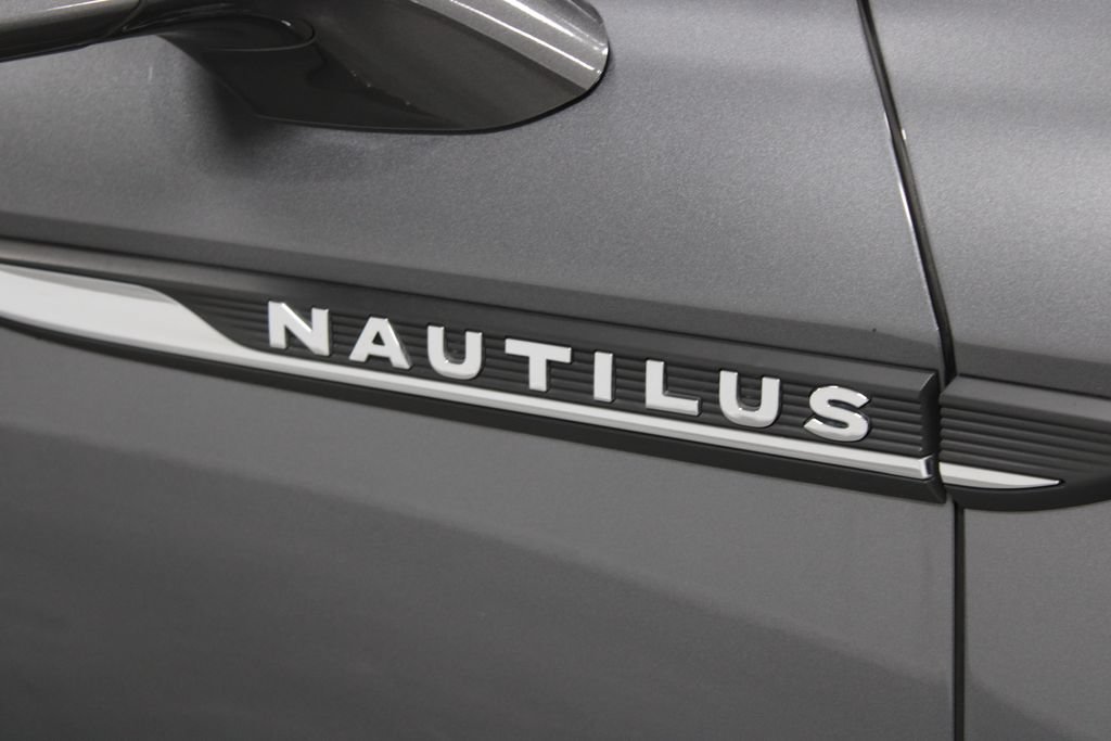 Used 2022 Lincoln Nautilus Reserve AWD/4WD image 12