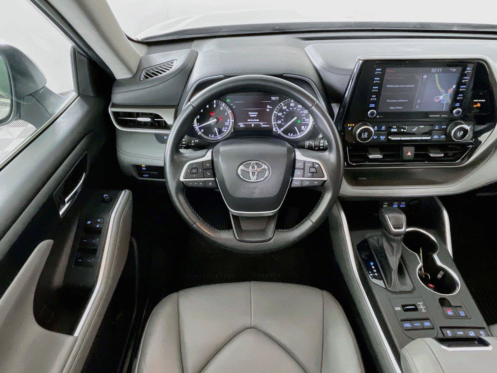 Used 2022 Toyota Highlander XLE AWD/4WD image 26