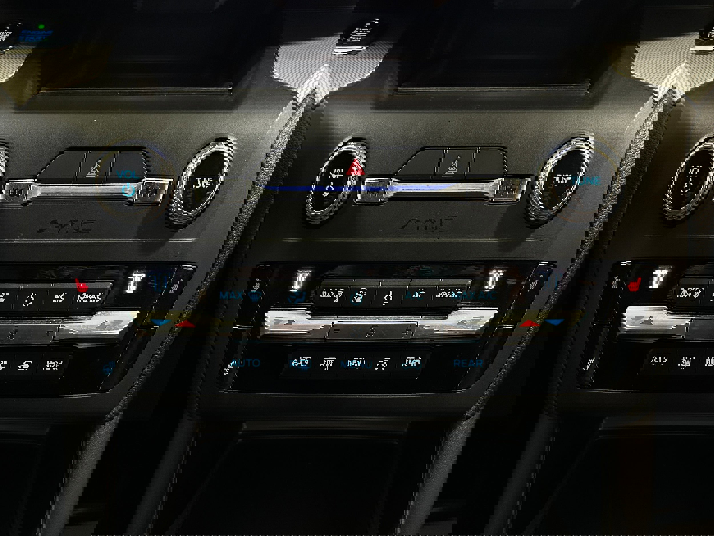 Used 2020 Ford Explorer XLT w/ Equipment Group 202A image 9