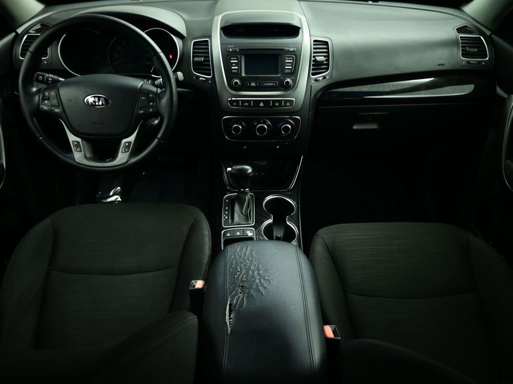 Used 2015 Kia Sorento LX image 4