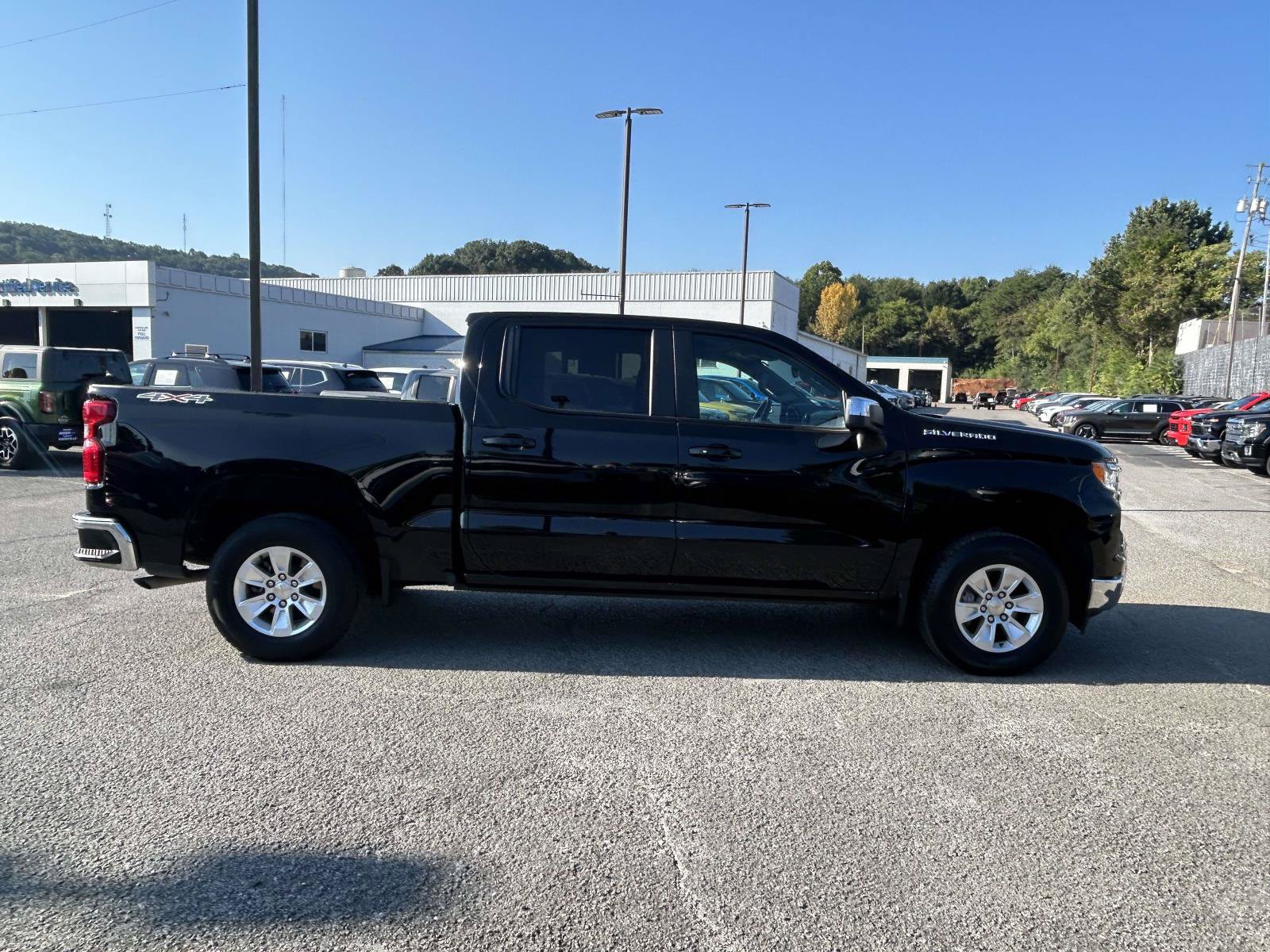 Used 2025 Chevrolet Silverado 1500 LT AWD/4WD image 8