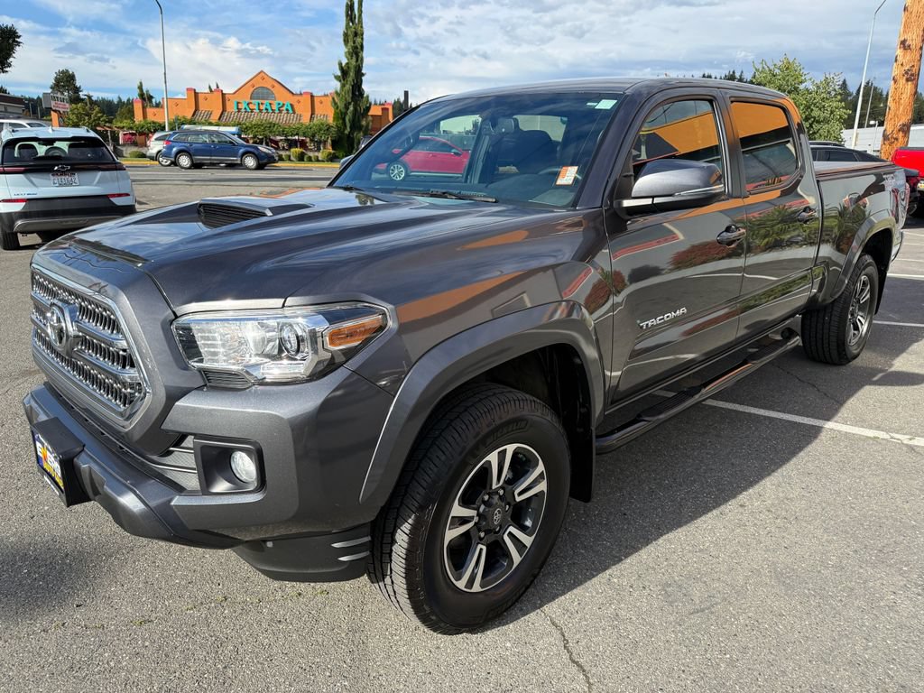 Used 2017 Toyota Tacoma TRD Sport w/ Tow Package AWD/4WD image 3