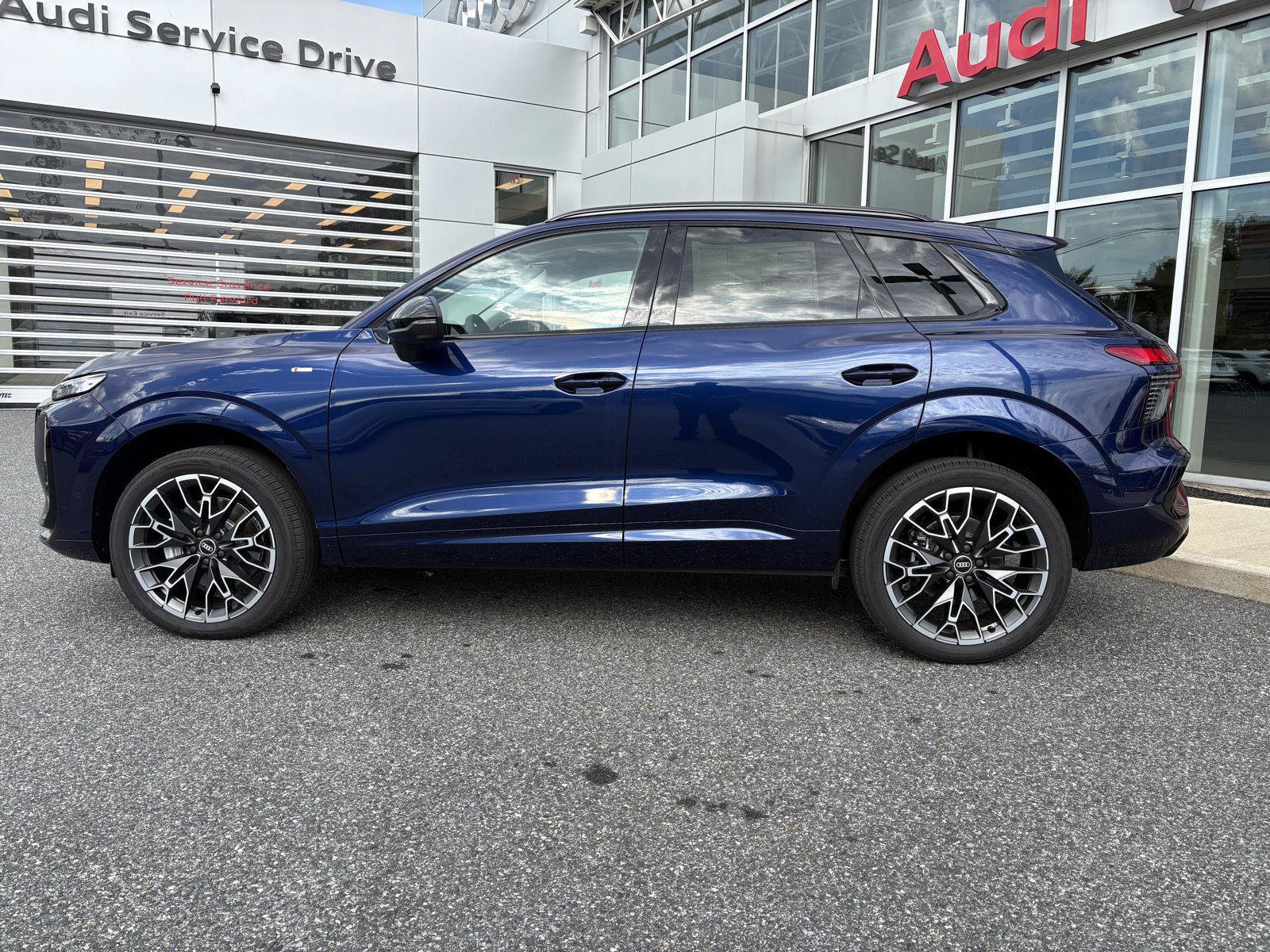 New 2026 Audi Q3 quattro 2.0T AWD/4WD image 2