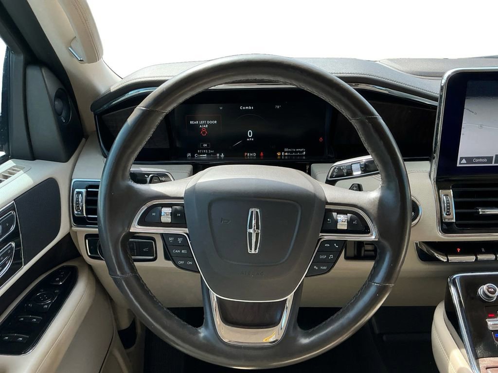 Used 2018 Lincoln Navigator Reserve image 18