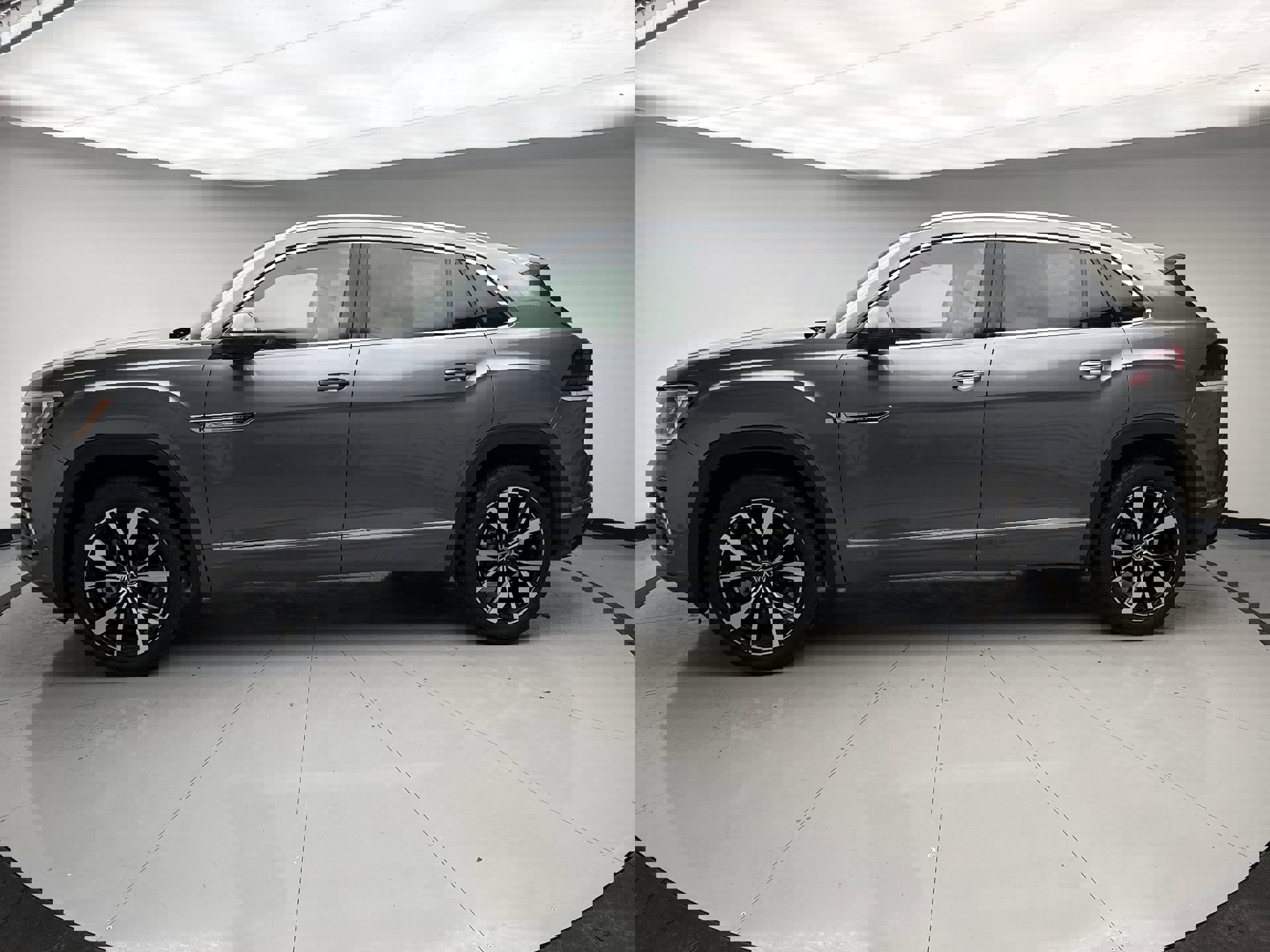 Used 2024 Volkswagen Atlas Cross Sport SEL Premium R-Line image 2