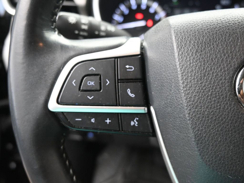 Used 2022 Toyota Highlander XLE image 27