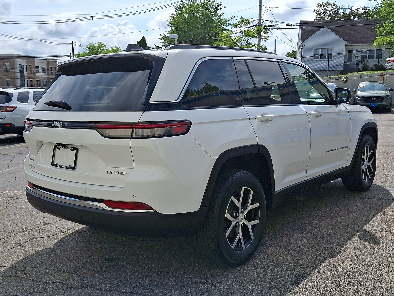 Used 2025 Jeep Grand Cherokee Limited AWD/4WD image 4