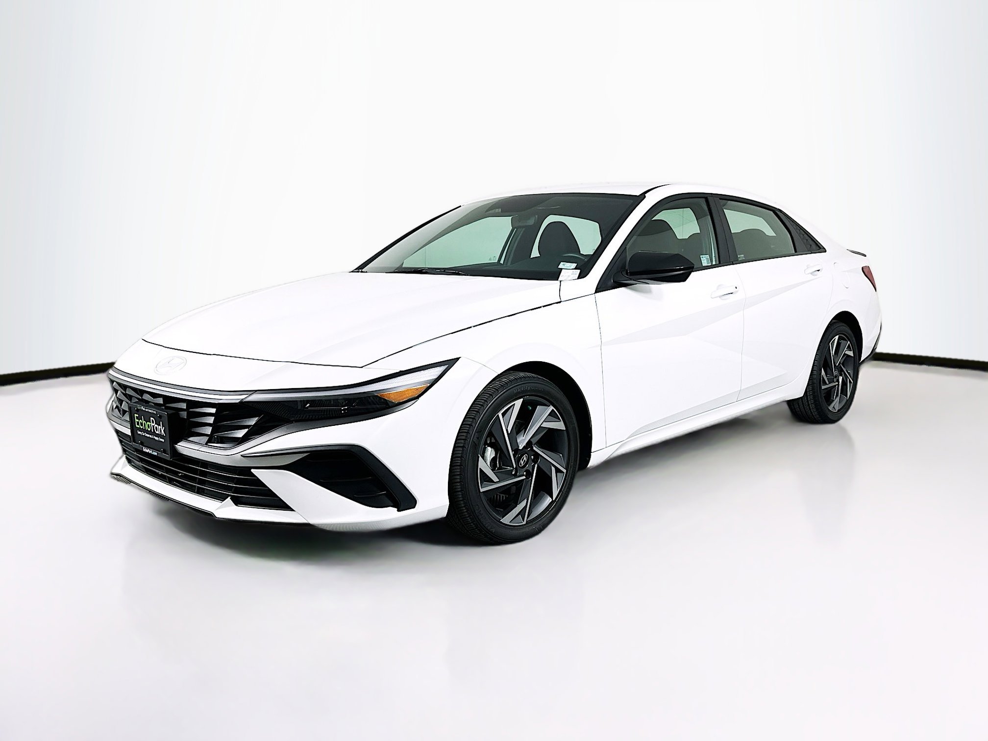 Used 2025 Hyundai Elantra Sport image 3