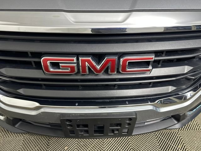 Used 2024 GMC Terrain SLE w/ Driver Convenience Package image 9