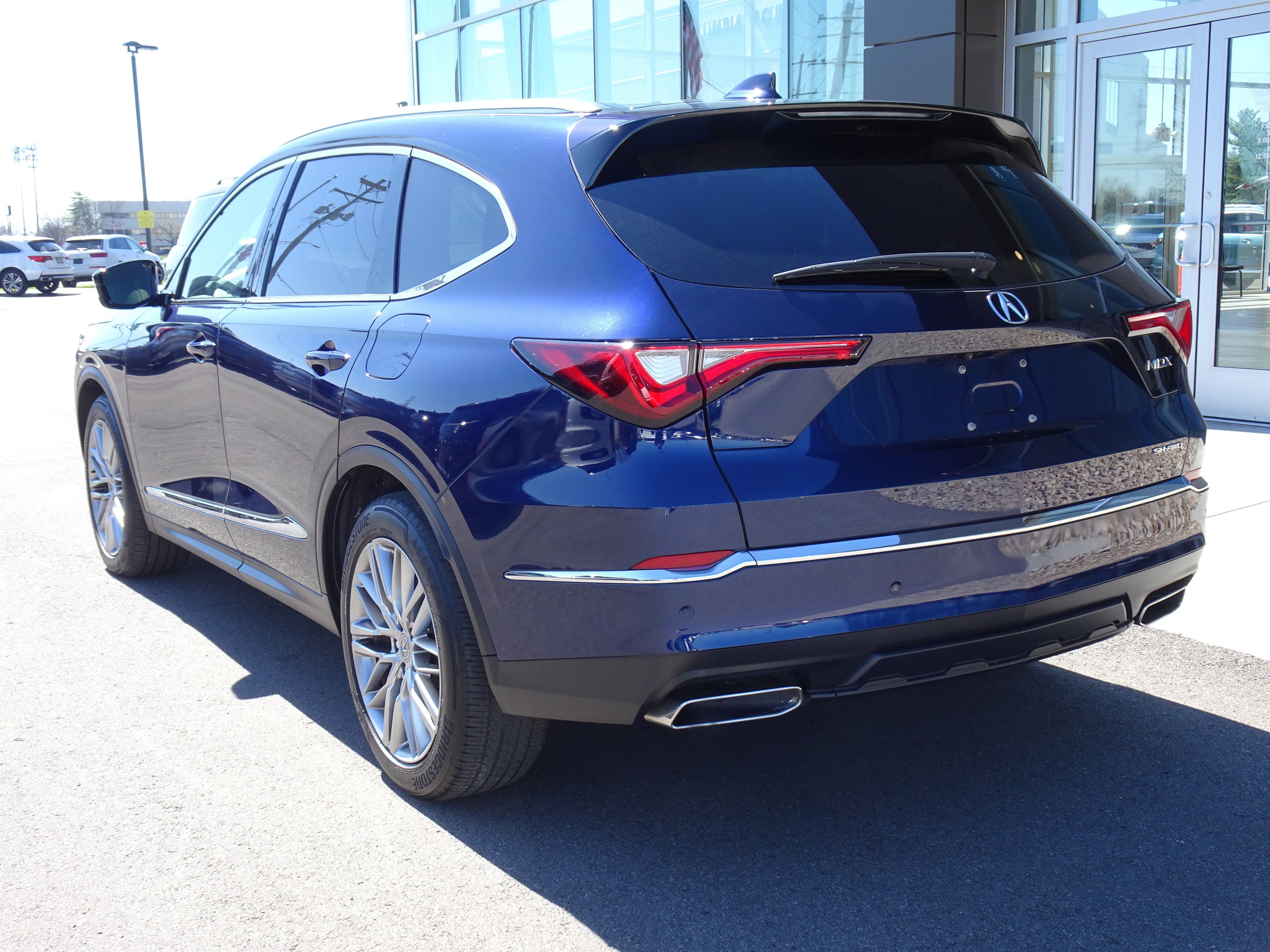 Used 2023 Acura MDX SH-AWD w/ Advance Package image 3
