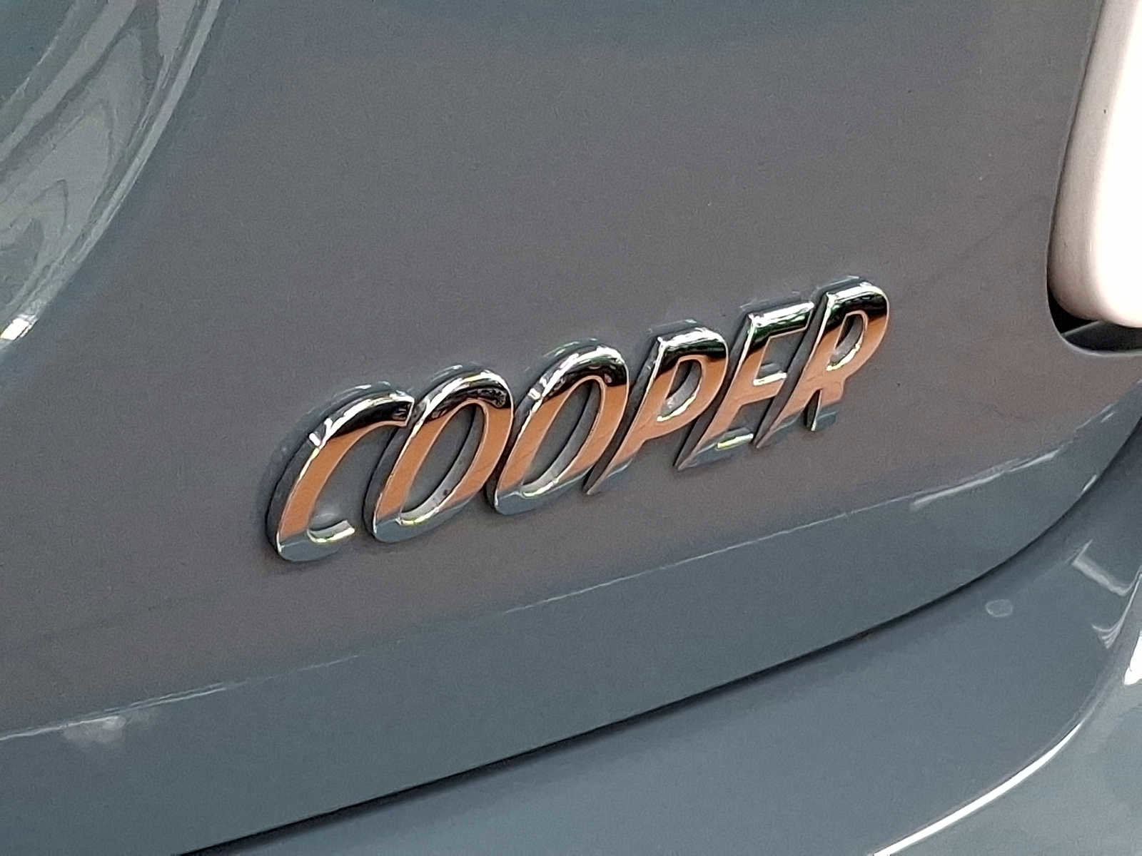 Used 2023 MINI Cooper 4-Door Hardtop w/ Multitone Edition image 28