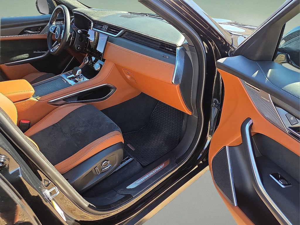 Used 2023 Jaguar F-PACE SVR image 11