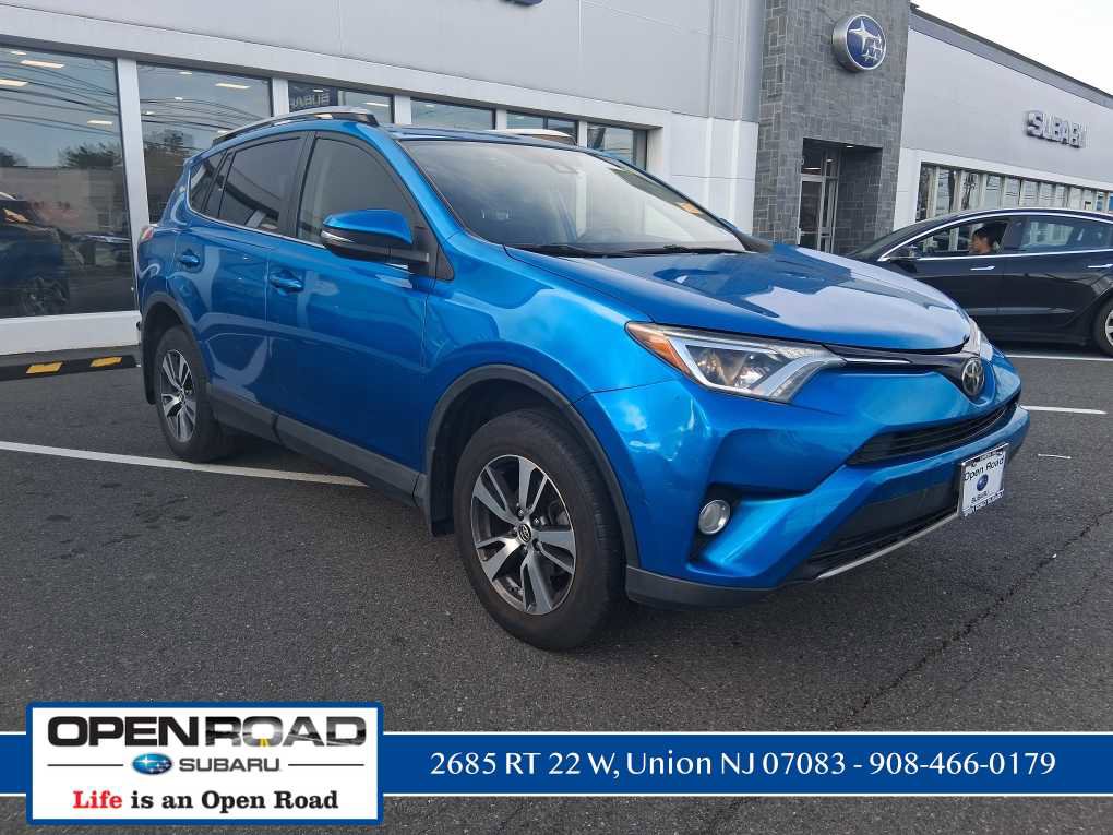 Used 2018 Toyota RAV4 XLE AWD/4WD image 1