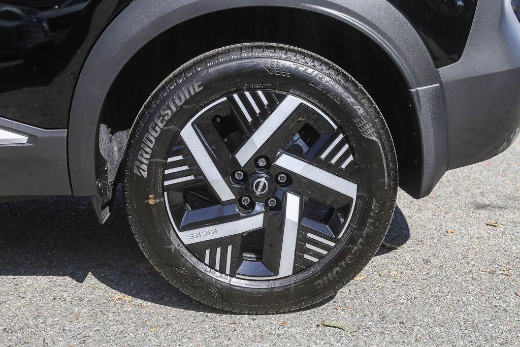 Used 2026 Nissan Kicks SV FWD image 10