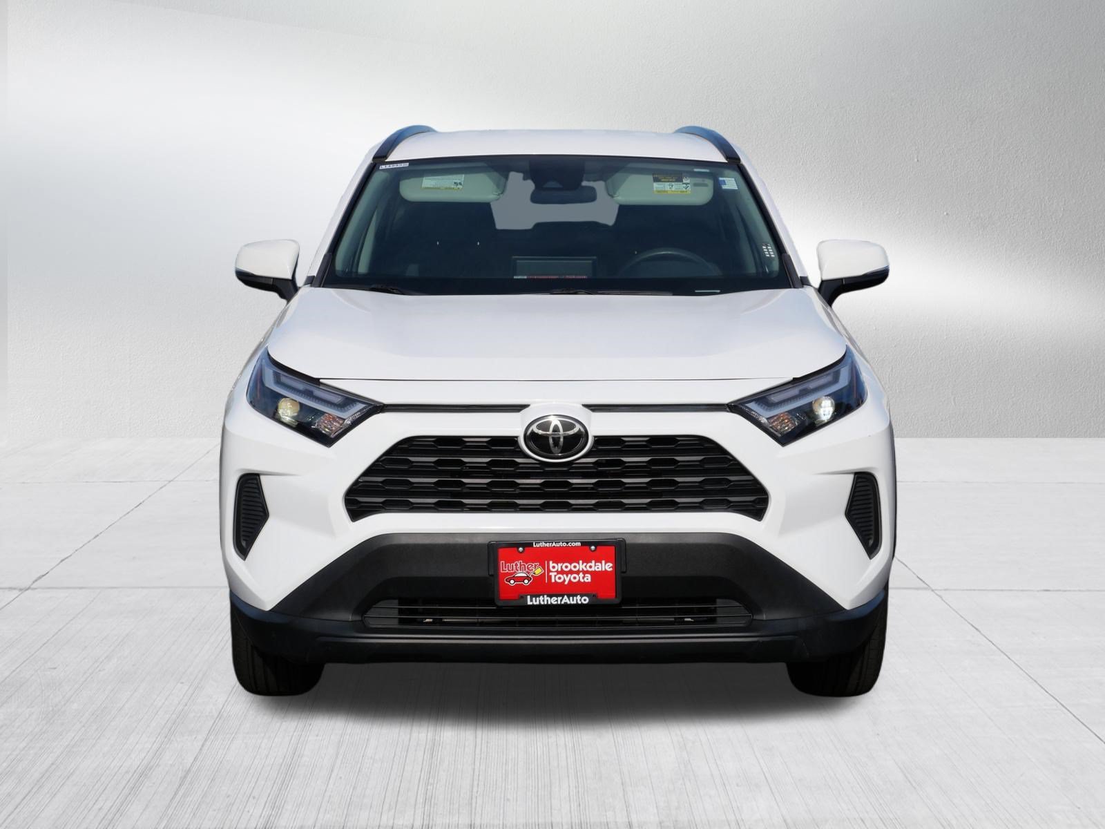 Used 2024 Toyota RAV4 XLE AWD/4WD image 2