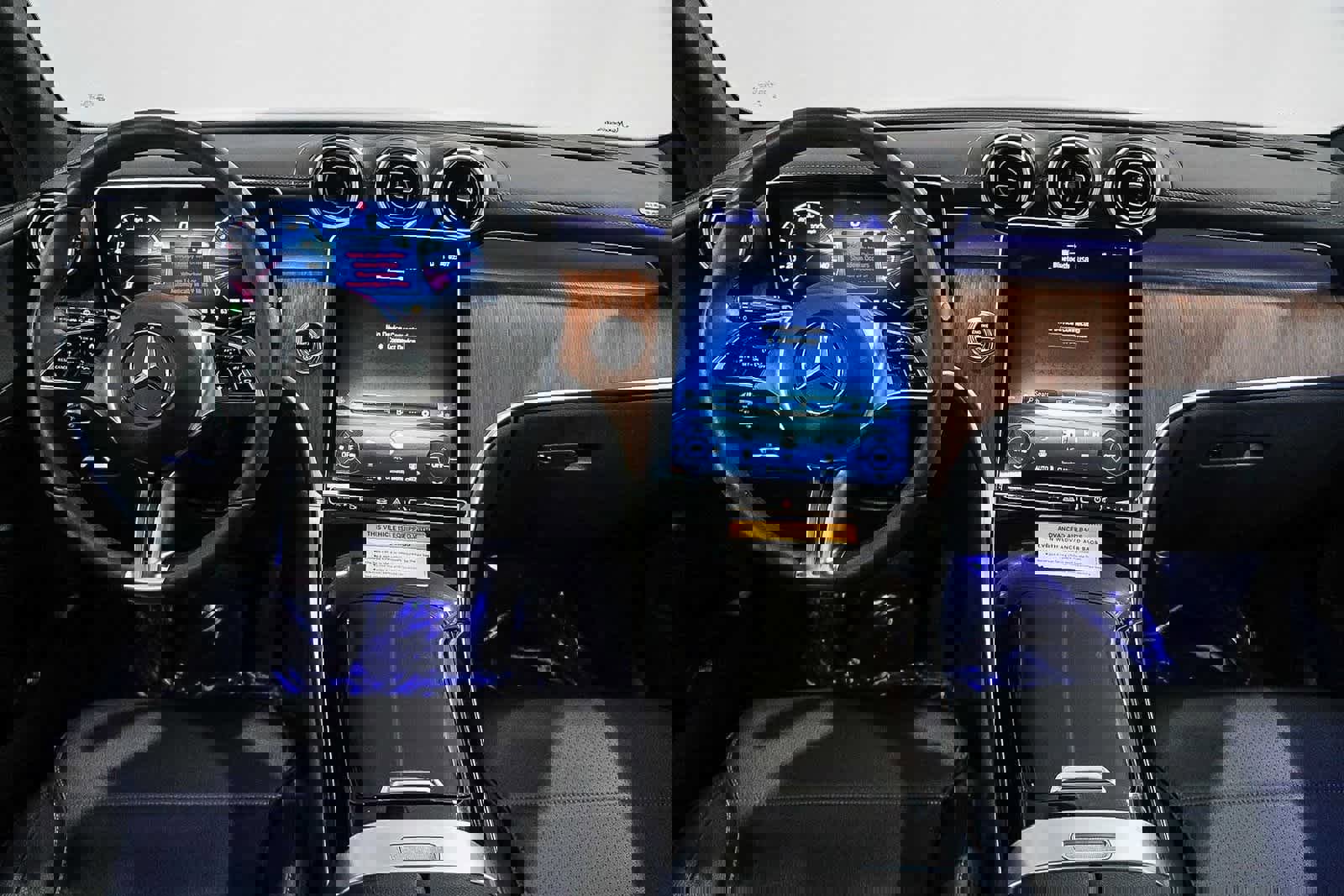 Used 2025 Mercedes-Benz GLC 300 4MATIC image 12