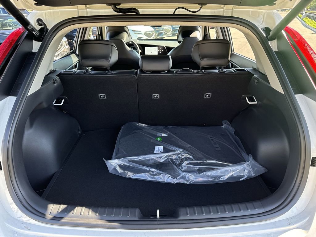 Used 2025 Kia Niro SX Touring image 32