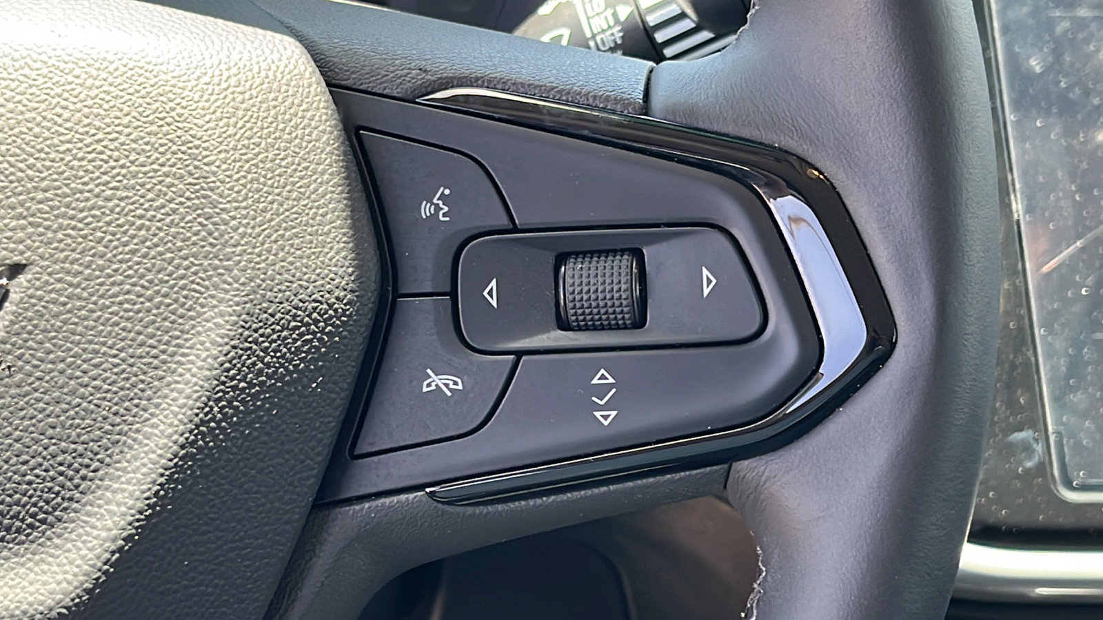 Used 2023 Chevrolet Bolt EUV LT w/ Comfort Package image 18