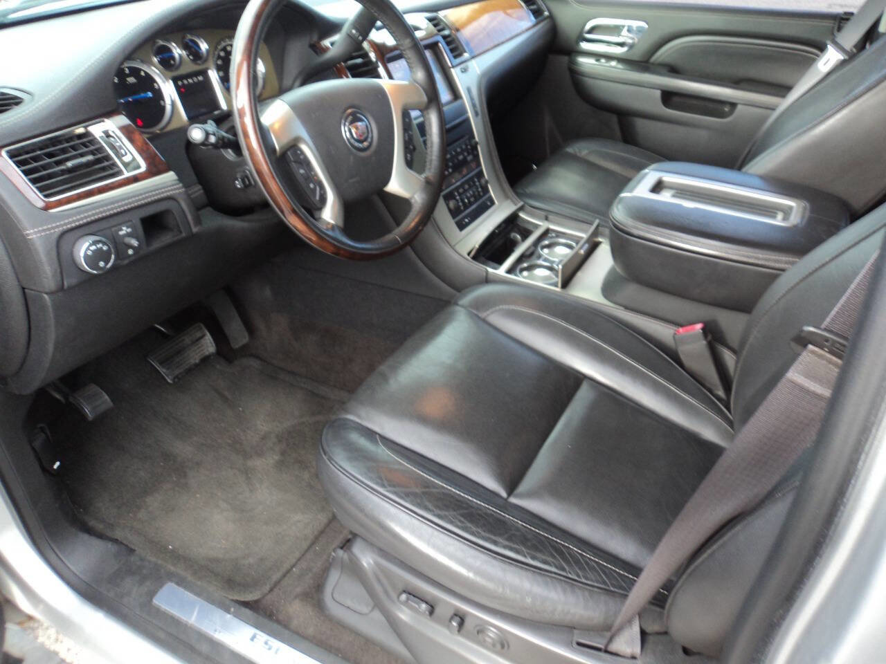 Used 2014 Cadillac Escalade Platinum image 11