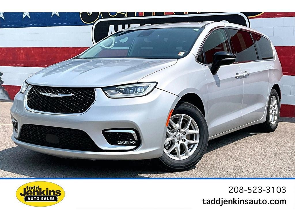 Used 2024 Chrysler Pacifica Touring-L FWD image 1