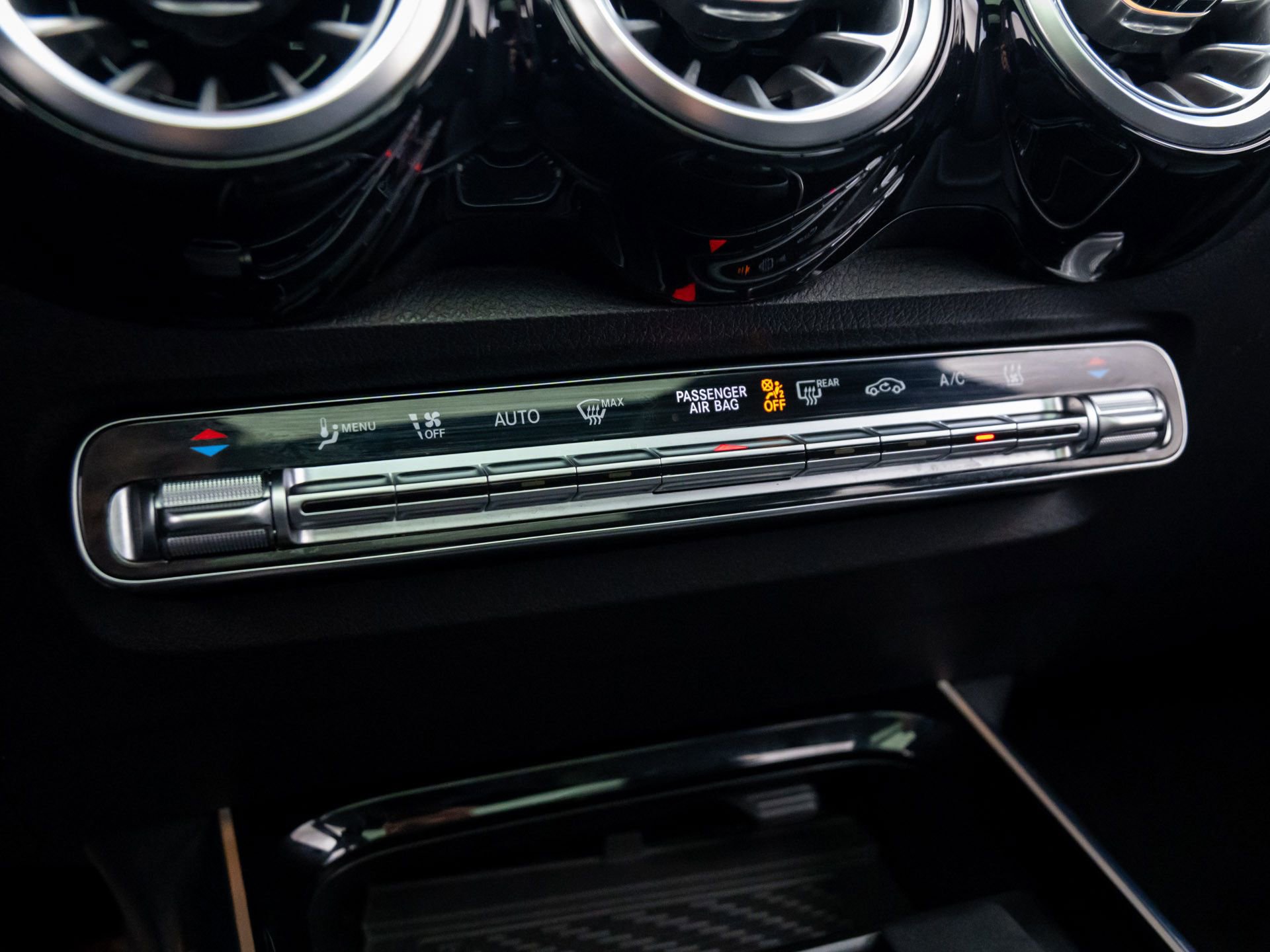 Used 2023 Mercedes-Benz EQB 300 4MATIC w/ Exclusive Package image 29