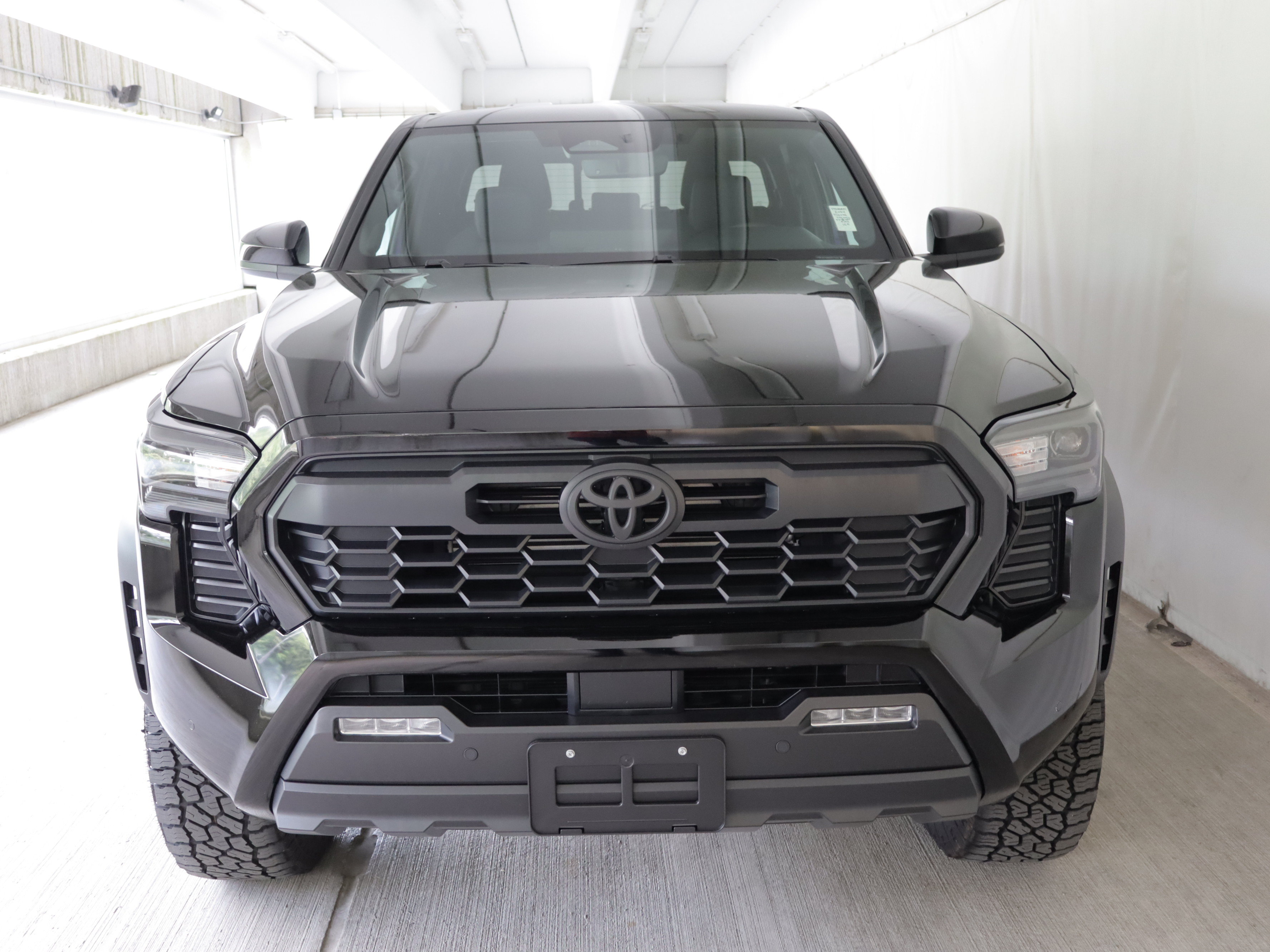 Used 2024 Toyota Tacoma TRD Off-Road w/ TRD Off Road Upgrade Package AWD/4WD image 3