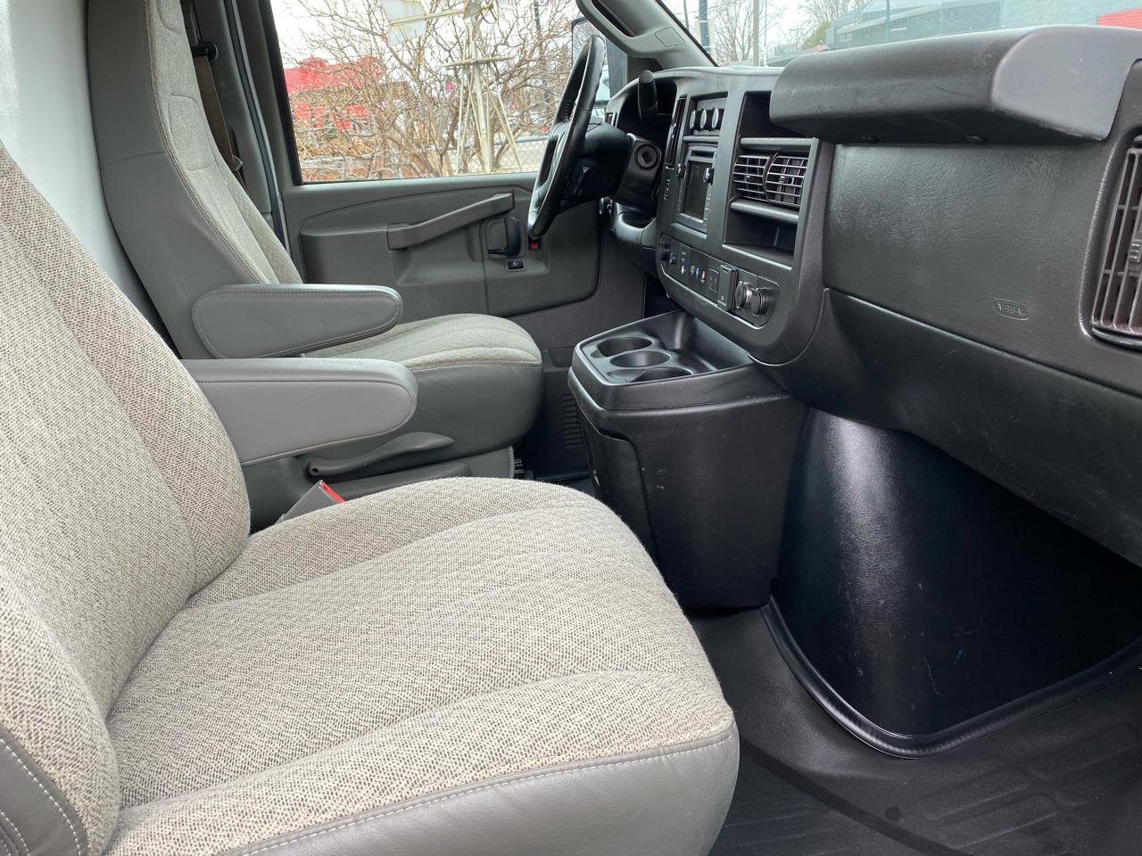 Used 2020 Chevrolet Express 3500 w/ Power Convenience Package image 17