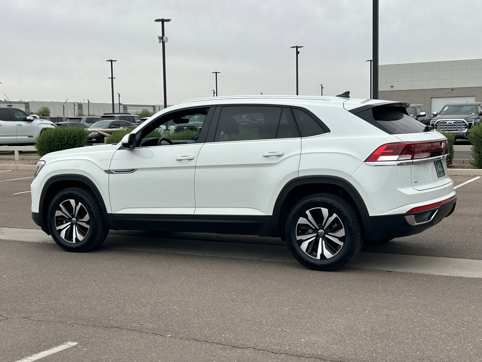 Used 2024 Volkswagen Atlas Cross Sport SE AWD/4WD image 3