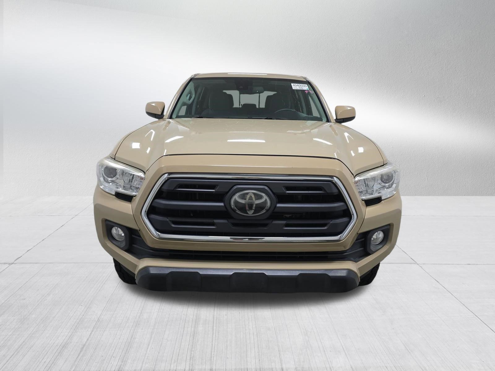 Certified 2019 Toyota Tacoma SR5 AWD/4WD image 2