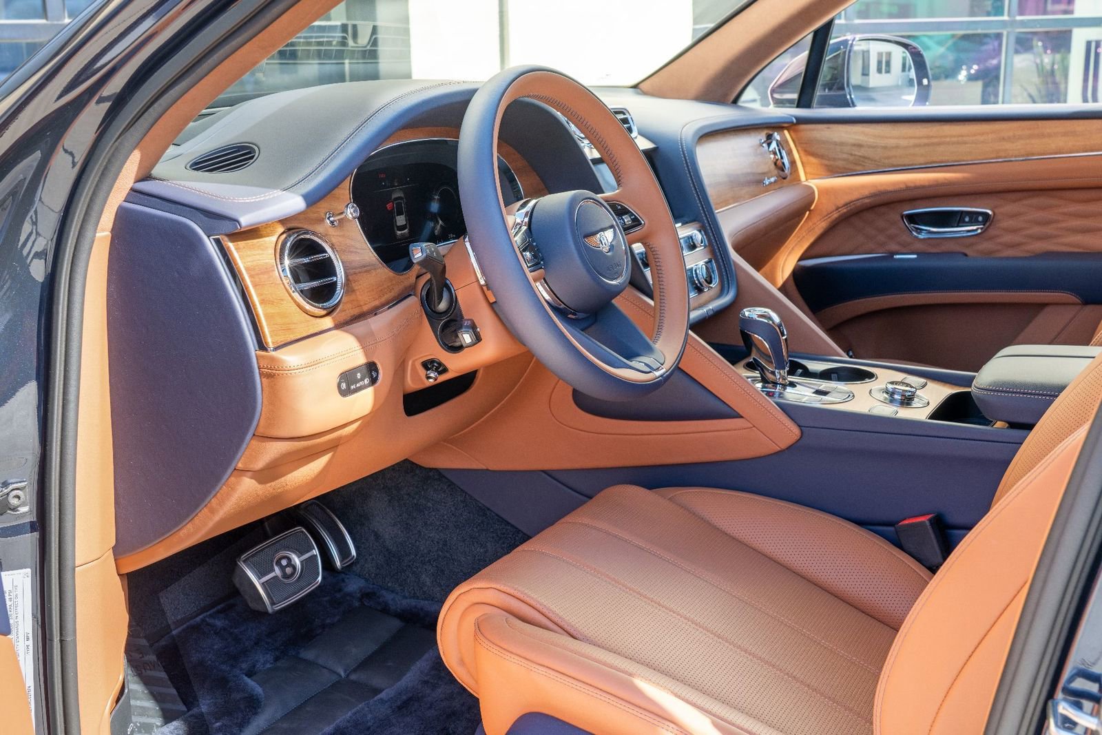 Used 2024 Bentley Bentayga image 5