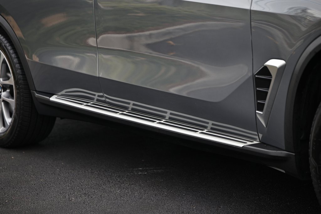 Used 2025 BMW X5 sDrive40i w/ Climate Comfort Package image 4