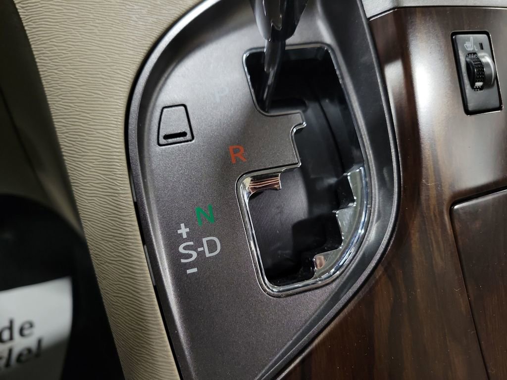 Used 2013 Toyota Venza XLE image 16