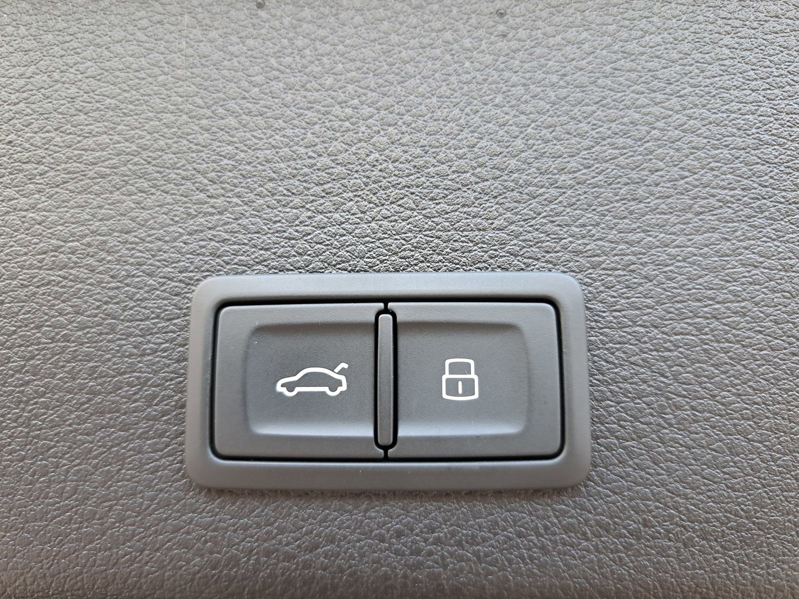 Certified 2023 Audi e-tron Premium Plus w/ Premium Plus Package AWD/4WD image 13