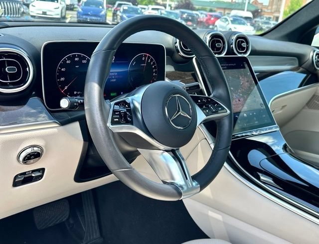 Used 2025 Mercedes-Benz GLC 350e 4MATIC image 13